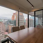 Unwind And Refresh In A Spacious 2-Bedroom For 4