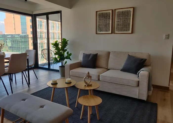 Unwind And Refresh In A Spacious 2-Bedroom For 4