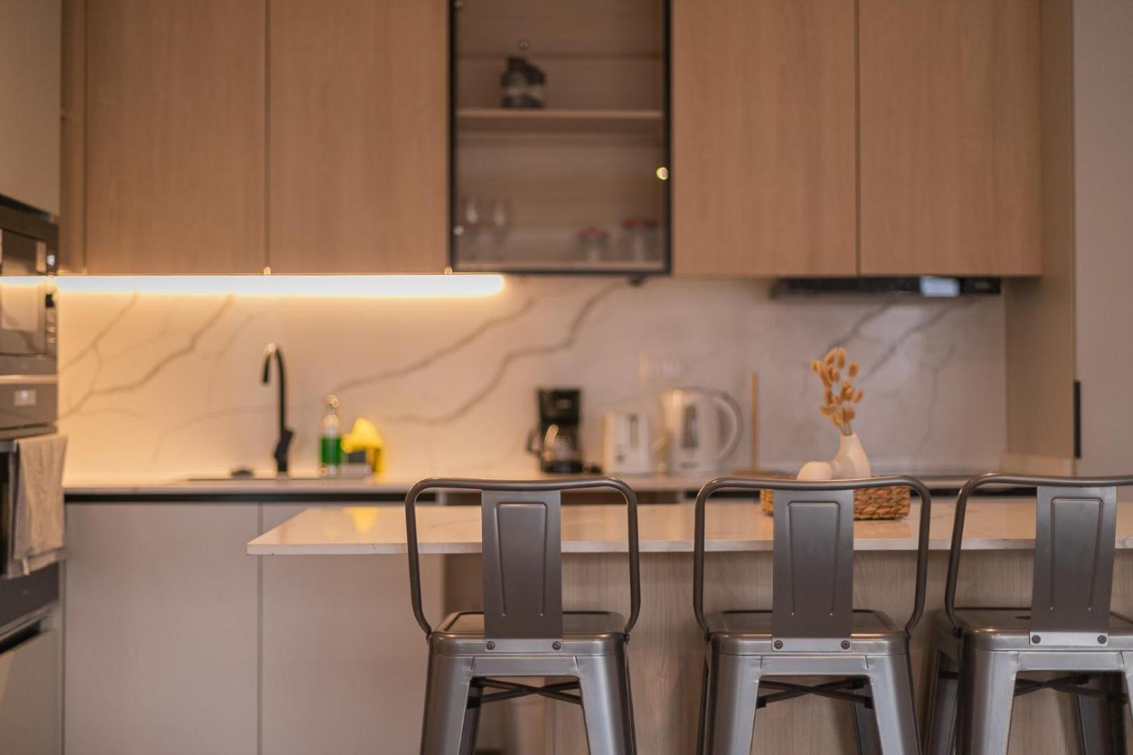 Unwind And Refresh In A Spacious 2-bedroom For 4