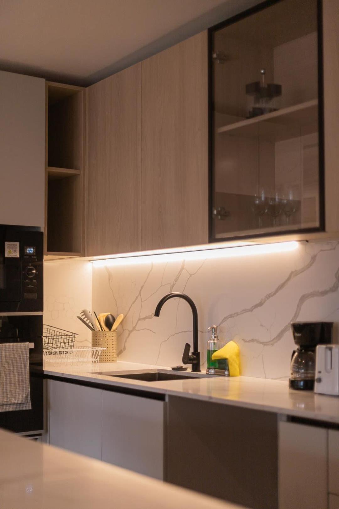 Unwind And Refresh In A Spacious 2-bedroom For 4 Apartment *